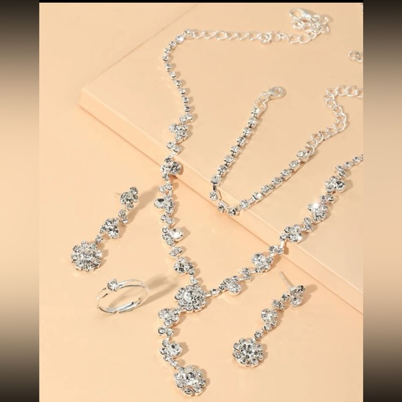 SHEIN Jewelry set - Picture 2 of 3